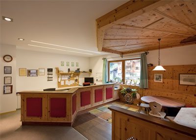Hausbar aus Massivholz aus Zimmerei Fleischmann