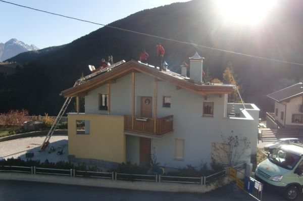 Dachstuhlbau mit Kran
